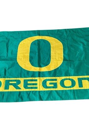 Oregon Ducks green and gold nylon flag 3 x 5
